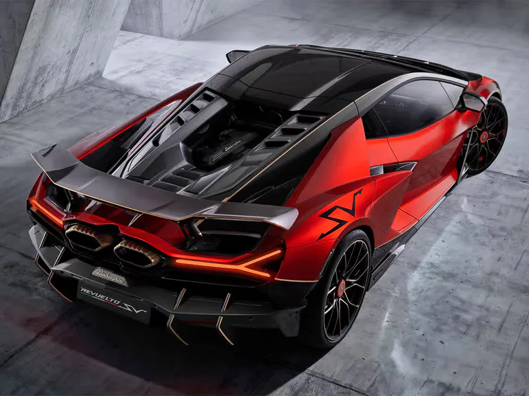 Lamborghini Revuelto SV
