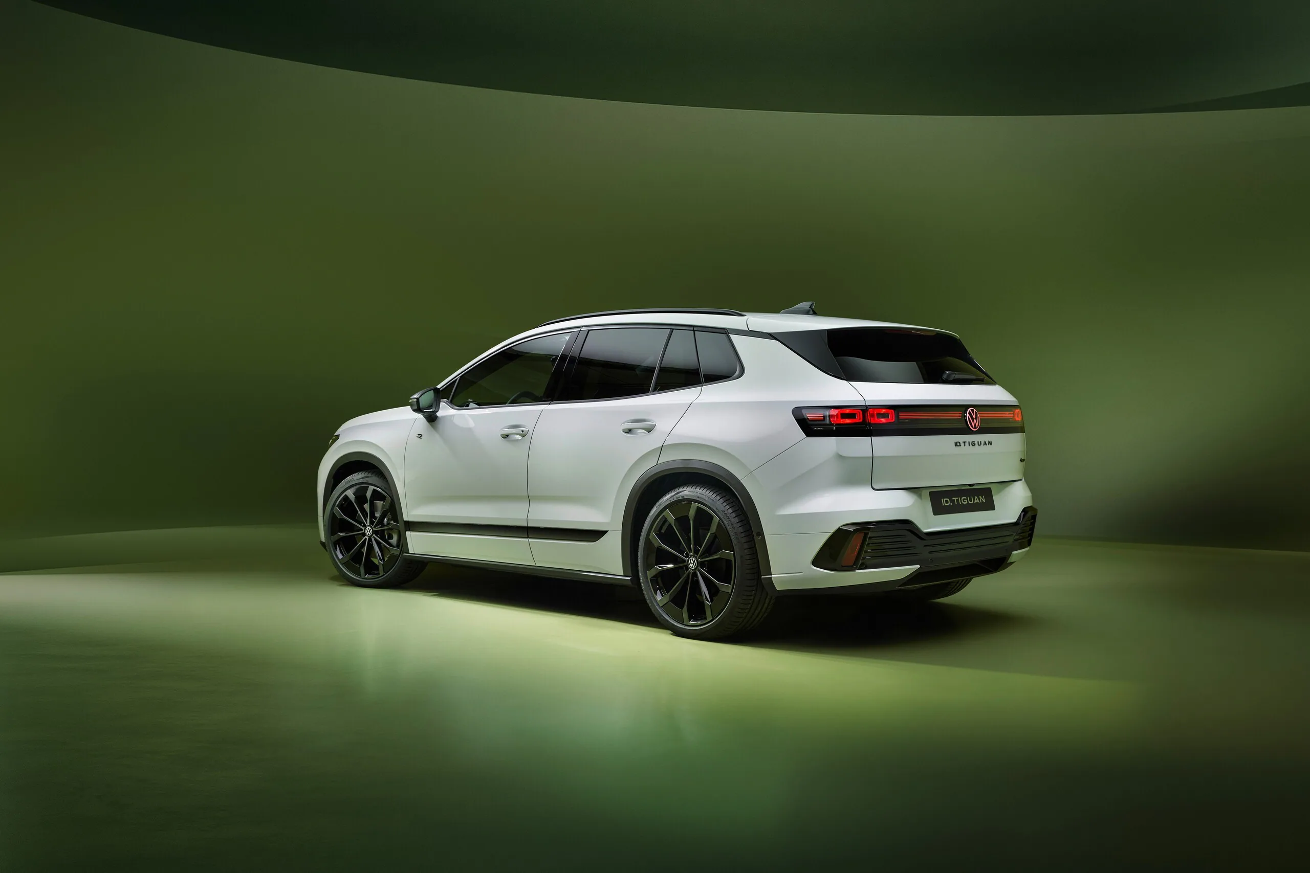 VW’s ID Tiguan Replaces ID 4 With Up To 373 Miles Of Range